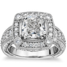 Bague de fiançailles en platine gravée à la main avec halo de diamants taille coussin Empire Bella Vaughan pour Blue Nile